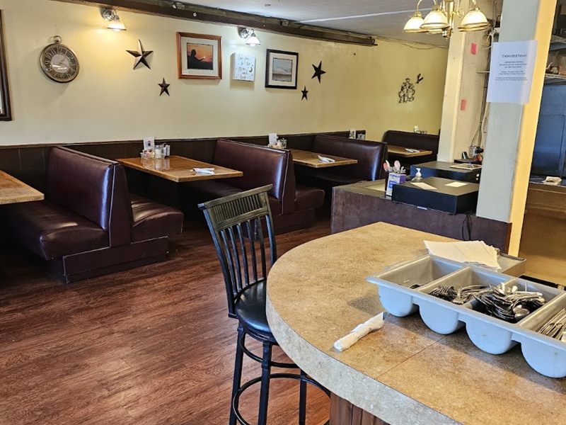 Lil’ Moon Diner interior